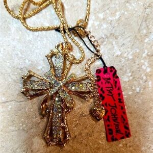 💖💛Betsey Johnson - Gold Cross Pendant Necklace💛💖